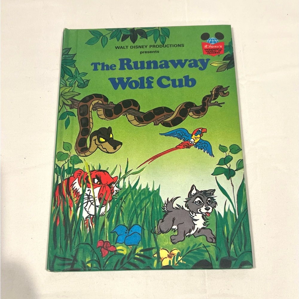 Vintage‎ 1975 Disney Runaway Wolf Cub book